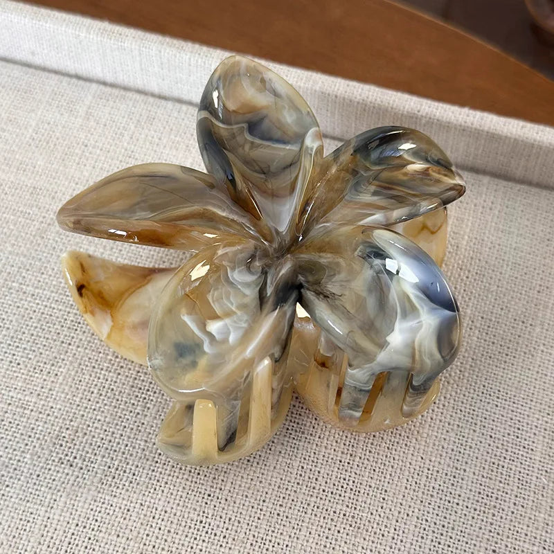 Model wearing the Fleur Marble Hair Claw